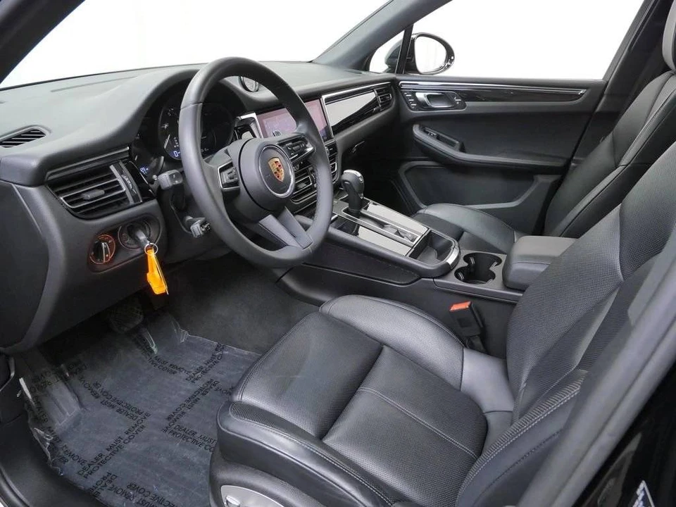 2024 Porsche Macan - Image 4 of 5