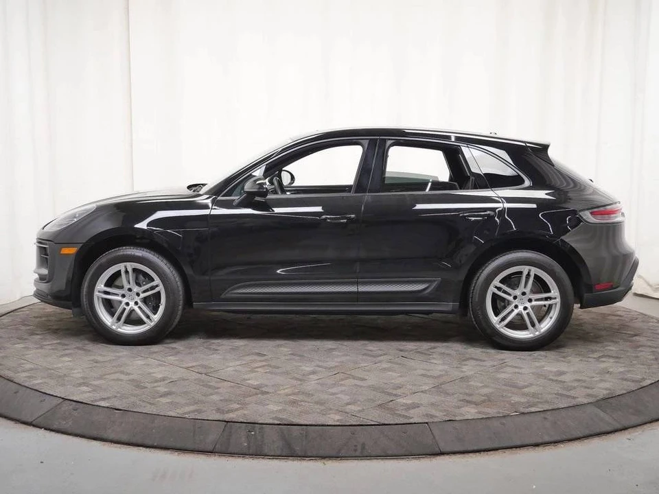 2024 Porsche Macan - Image 2 of 5