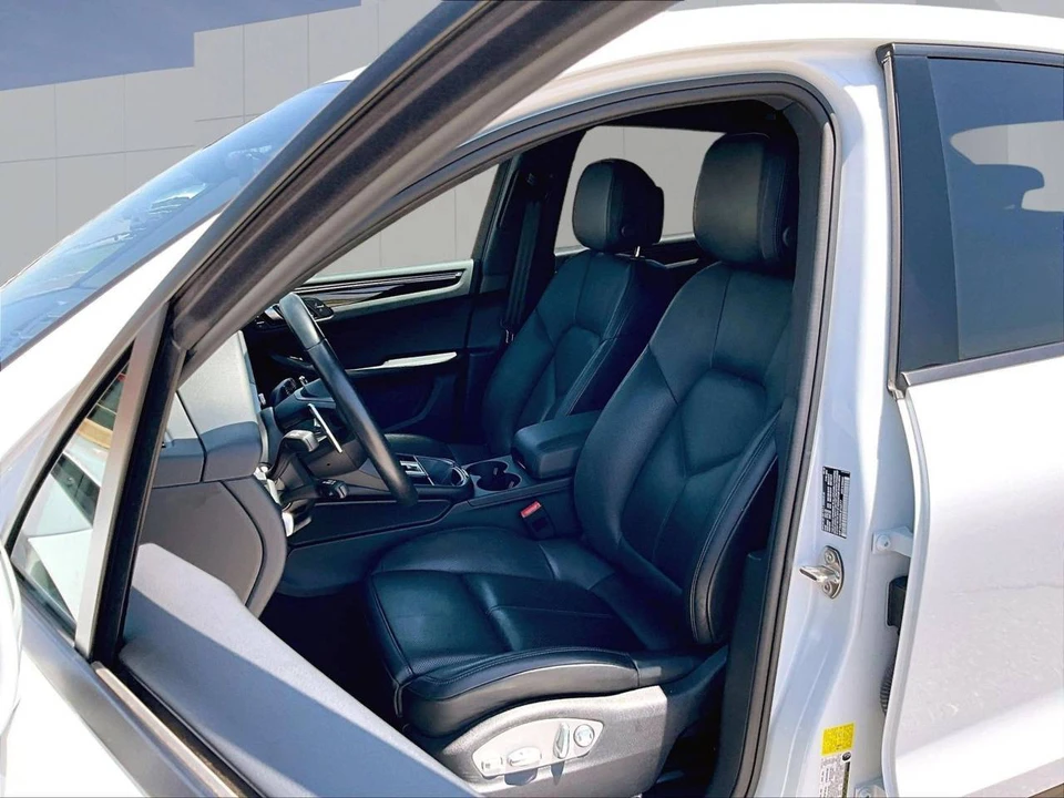 2024 Porsche Macan - Image 4 of 5