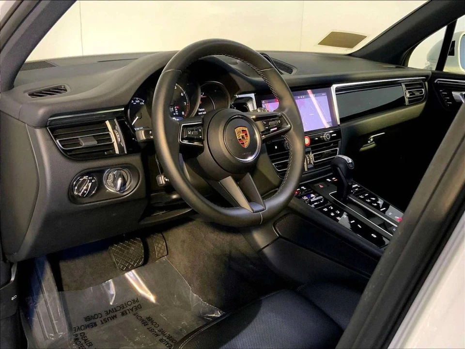 2024 Porsche Macan - Image 4 of 5