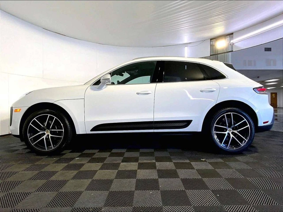 2024 Porsche Macan - Image 2 of 5