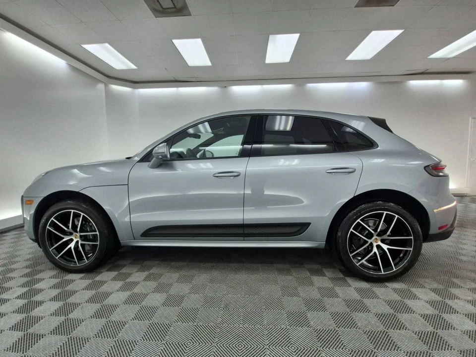 2024 Porsche Macan - Image 2 of 5