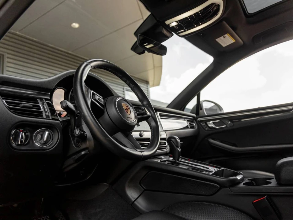2024 Porsche Macan - Image 4 of 5
