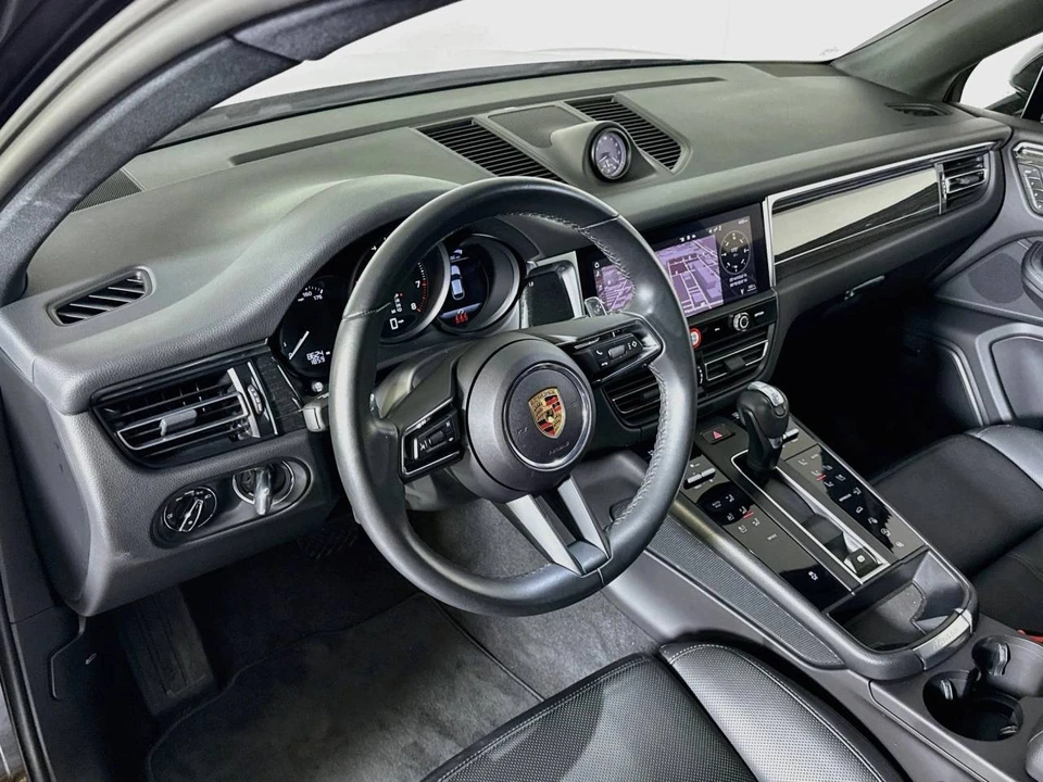 2024 Porsche Macan - Image 4 of 5