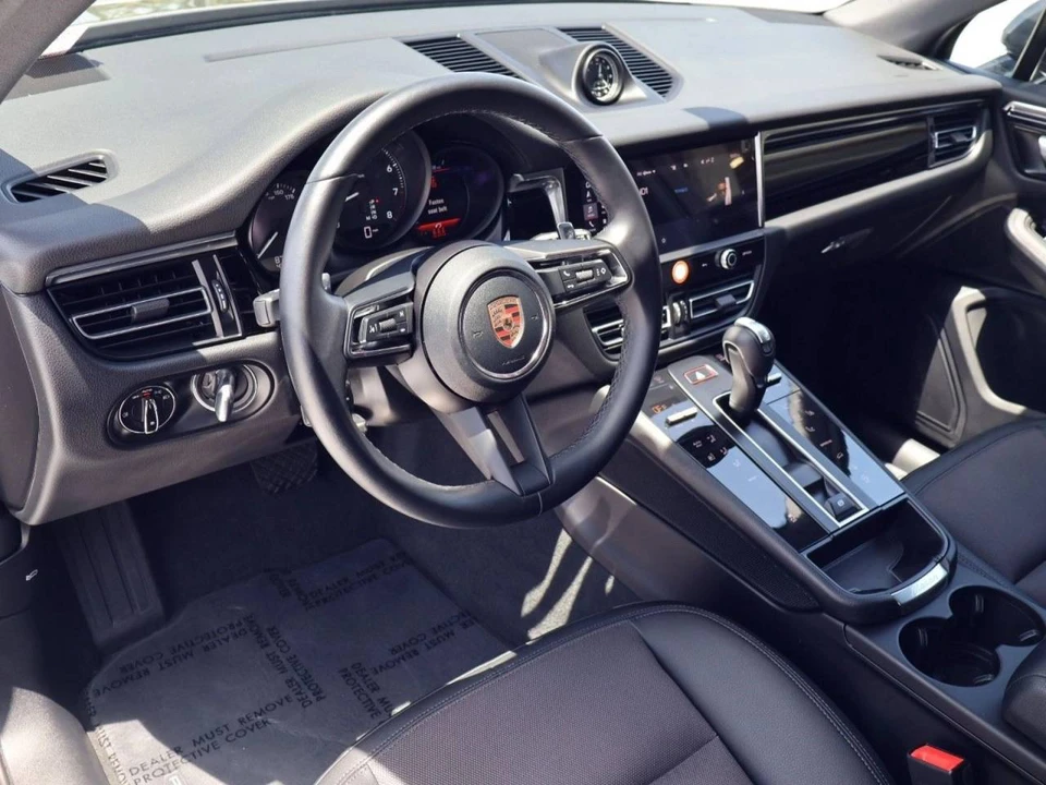 2024 Porsche Macan - Image 4 of 5