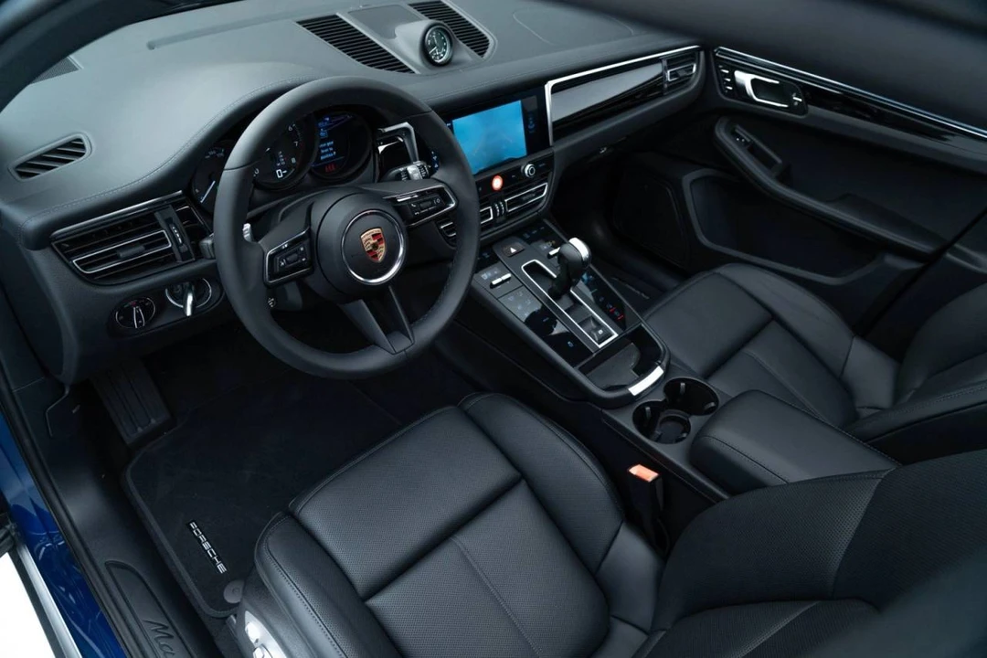 2024 Porsche Macan - Image 4 of 5