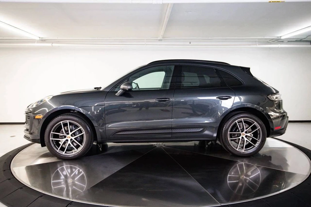 2024 Porsche Macan - Image 2 of 5