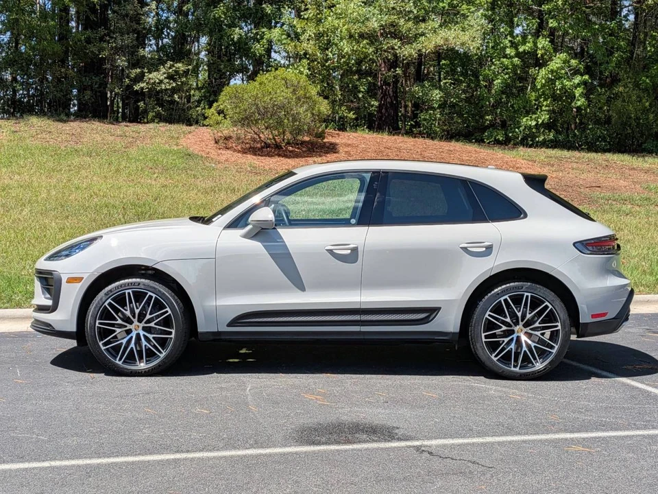 2024 Porsche Macan - Image 2 of 5