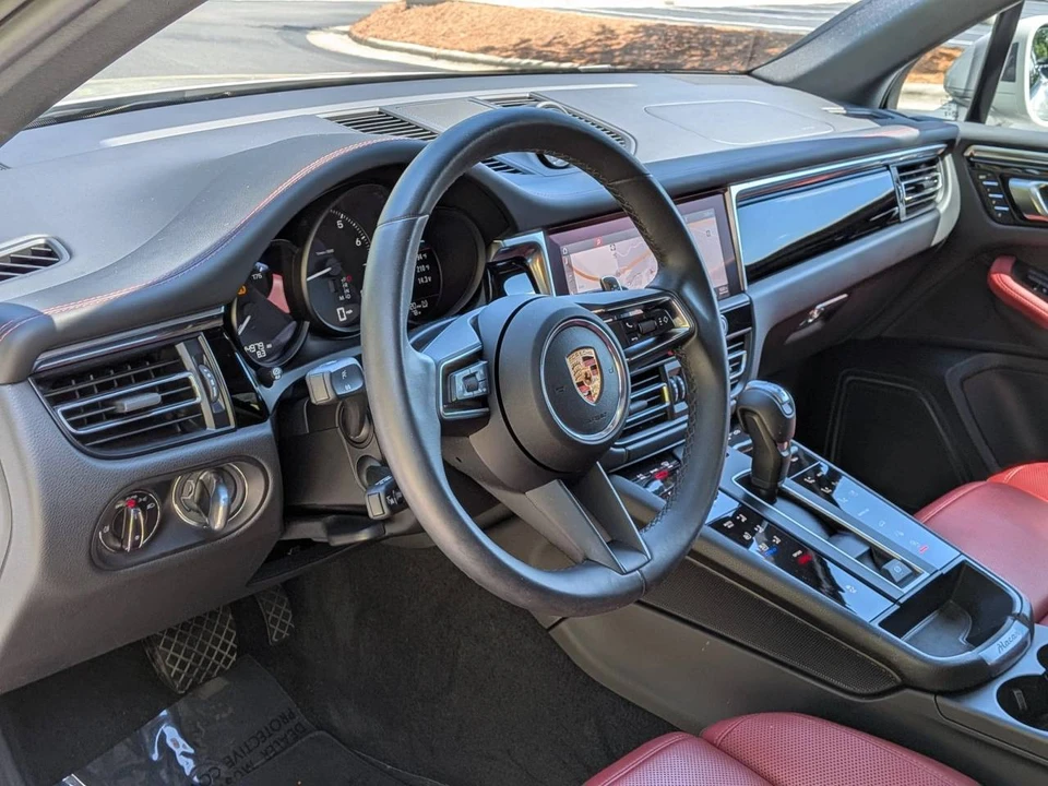 2024 Porsche Macan - Image 4 of 5