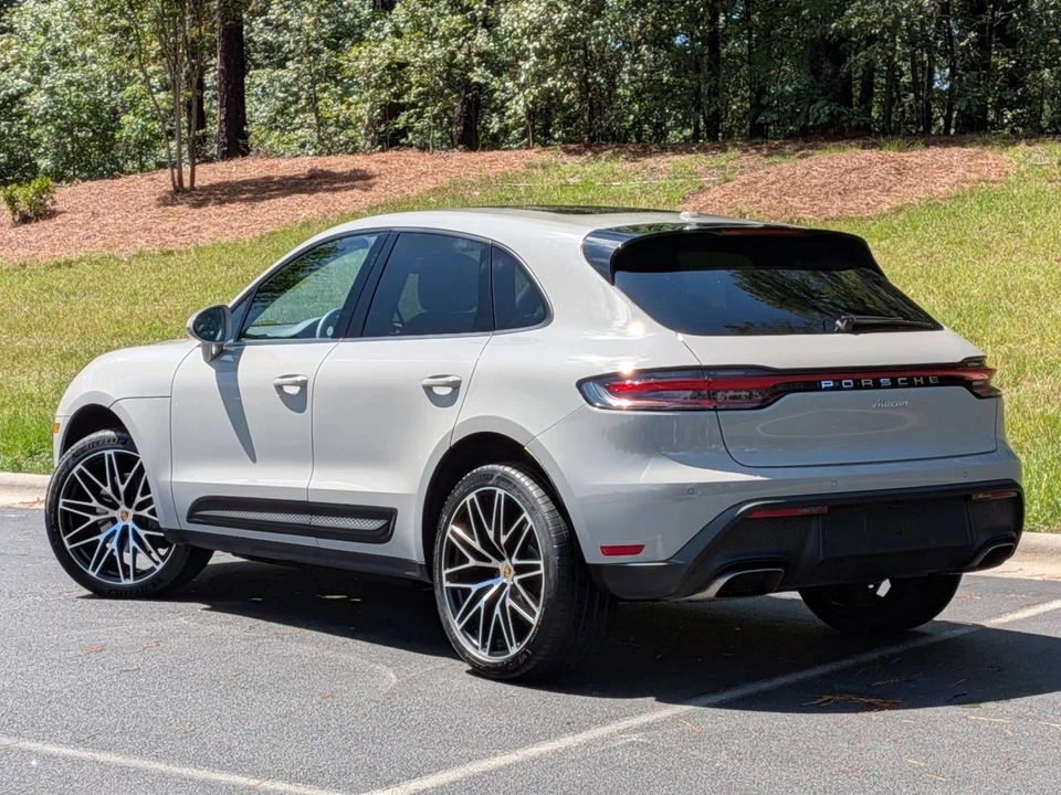 2024 Porsche Macan - Image 3 of 5