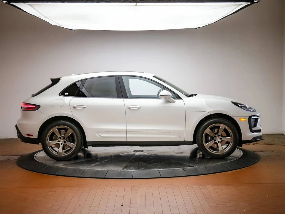 2024 Porsche Macan - Image 5 of 5