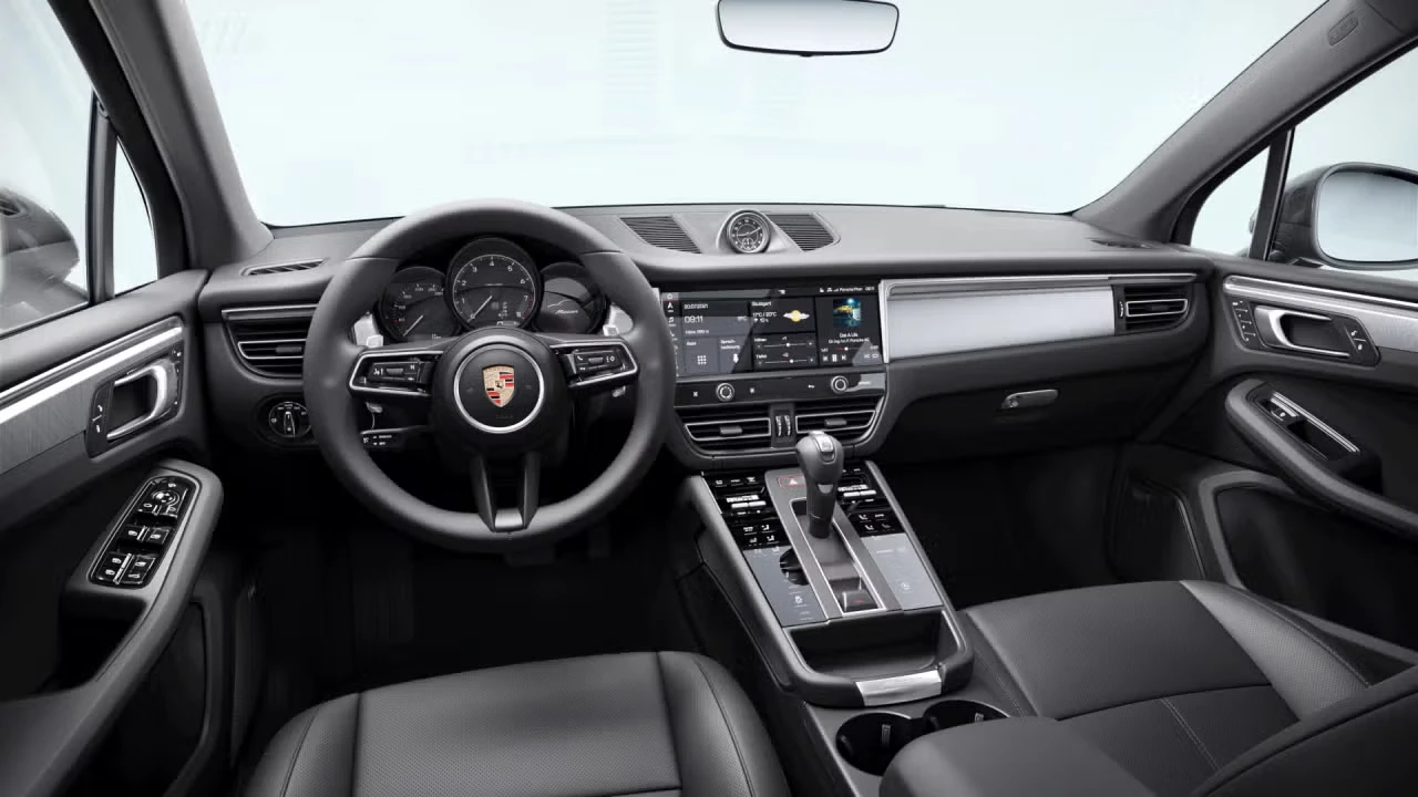 2024 Porsche Macan - Image 28 of 31