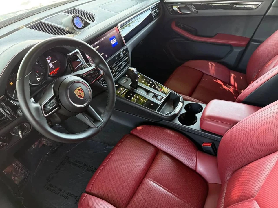 2024 Porsche Macan - Image 4 of 5