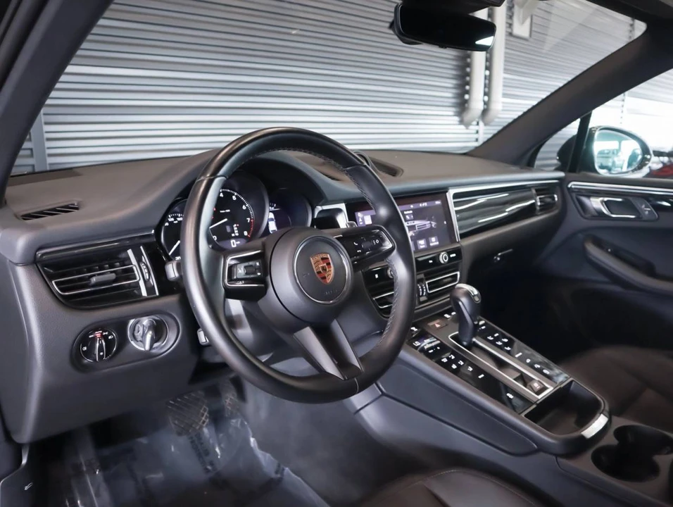 2024 Porsche Macan - Image 4 of 5