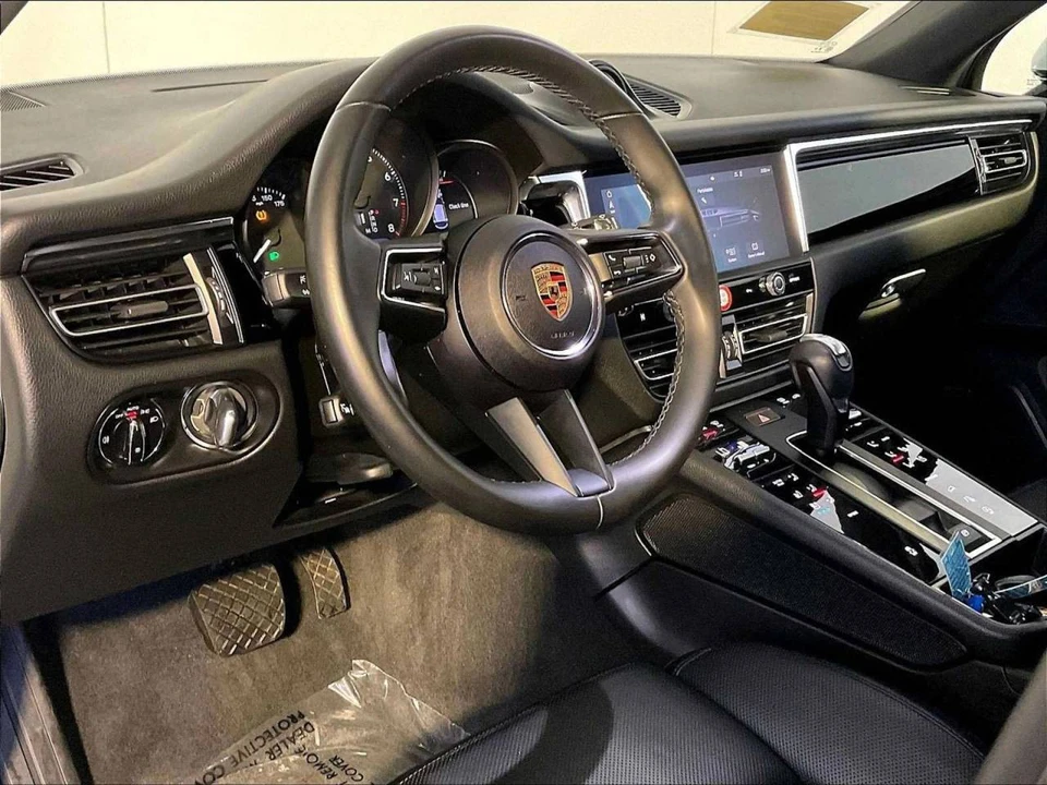 2024 Porsche Macan - Image 4 of 5