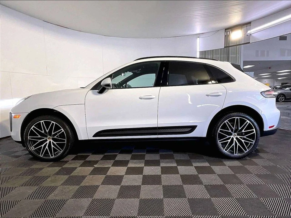 2024 Porsche Macan - Image 2 of 5