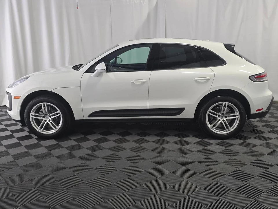 2024 Porsche Macan - Image 2 of 5