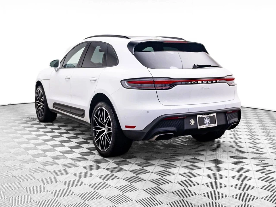 2024 Porsche Macan - Image 3 of 5