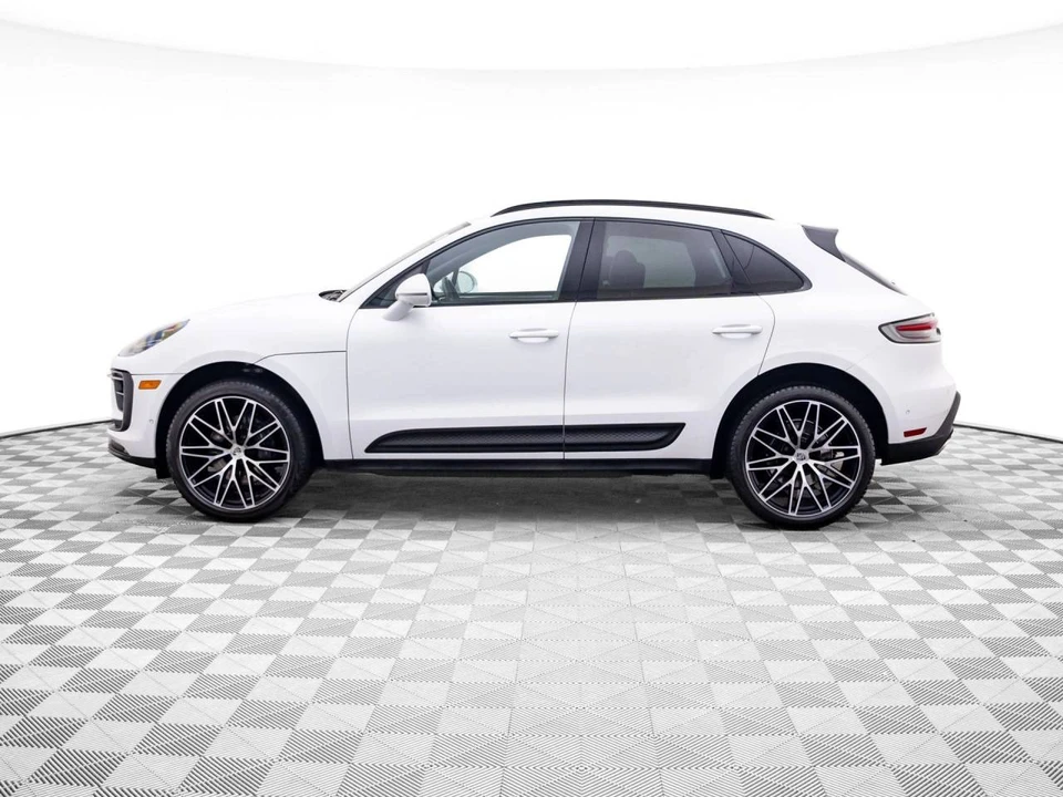 2024 Porsche Macan - Image 2 of 5