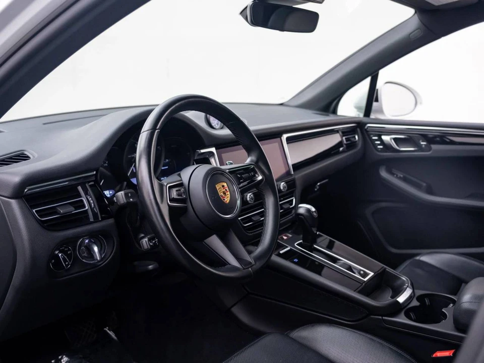 2024 Porsche Macan - Image 4 of 5