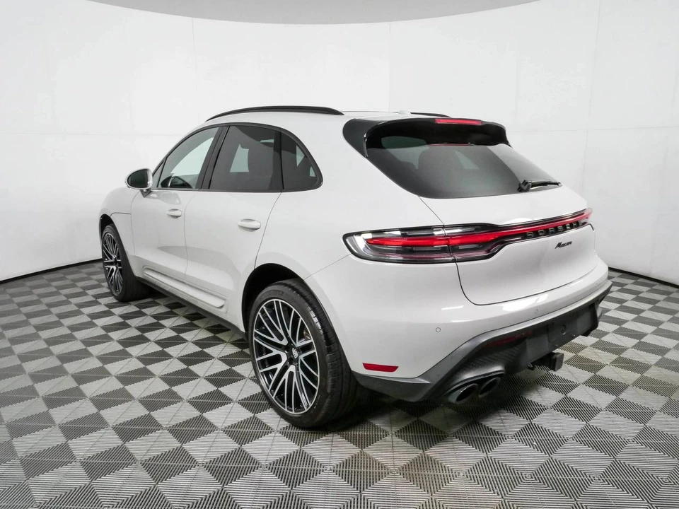 2024 Porsche Macan - Image 3 of 5