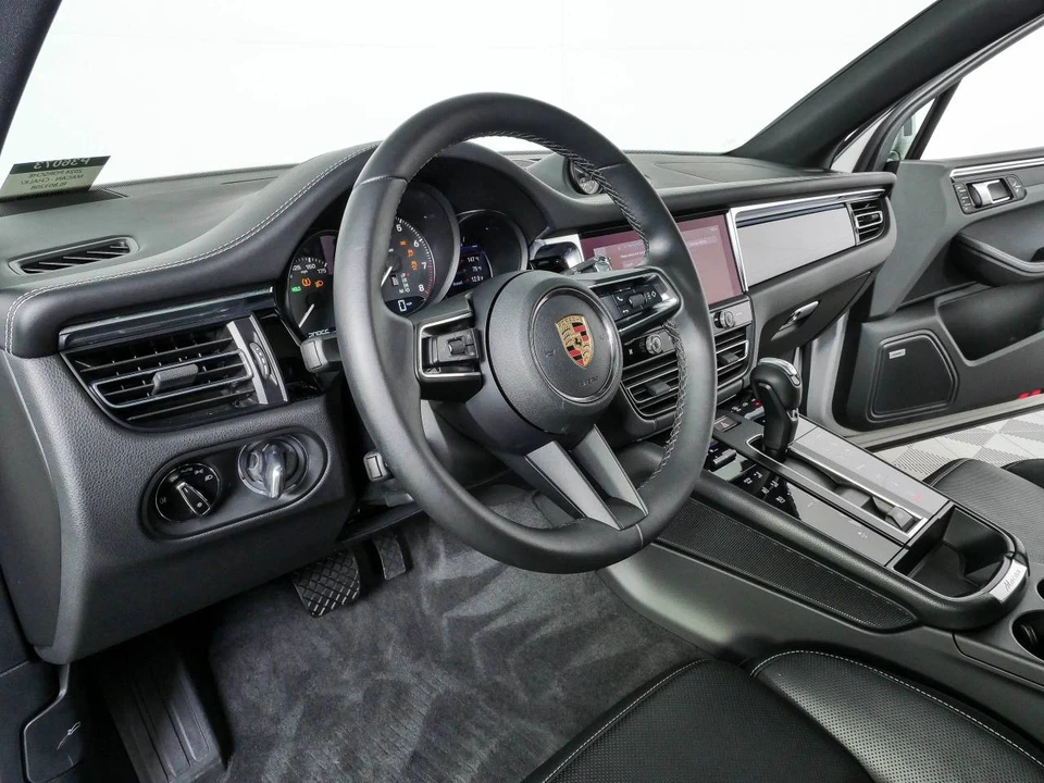 2024 Porsche Macan - Image 4 of 5