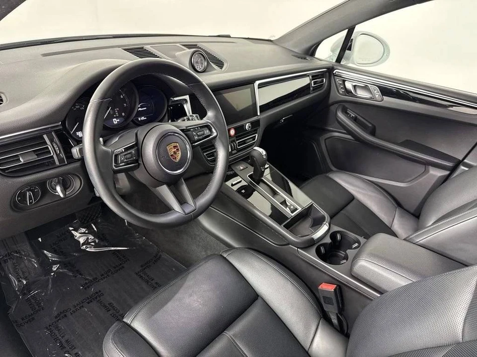 2024 Porsche Macan - Image 4 of 5