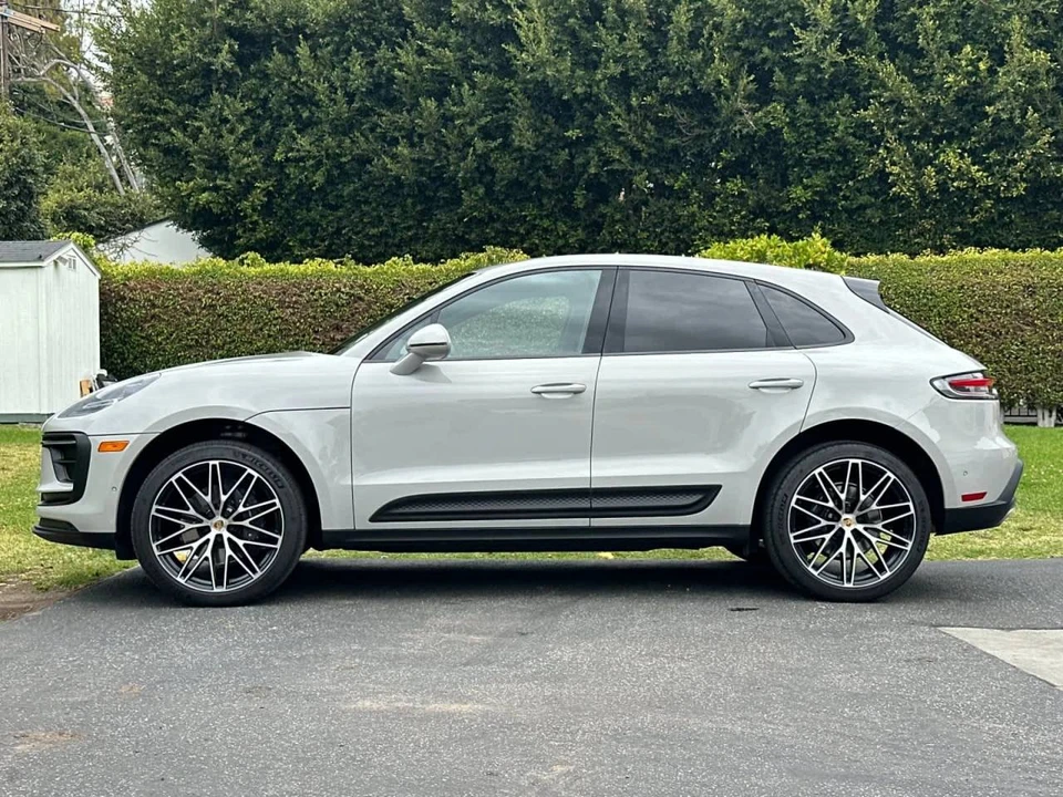 2024 Porsche Macan - Image 2 of 5