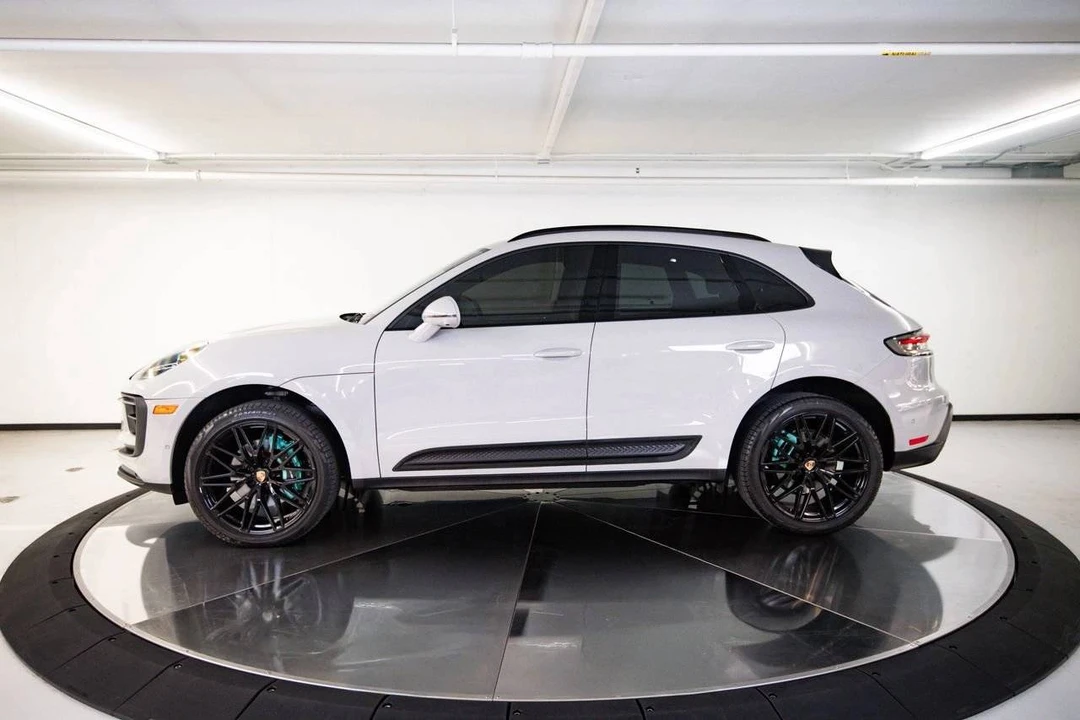 2024 Porsche Macan - Image 2 of 5