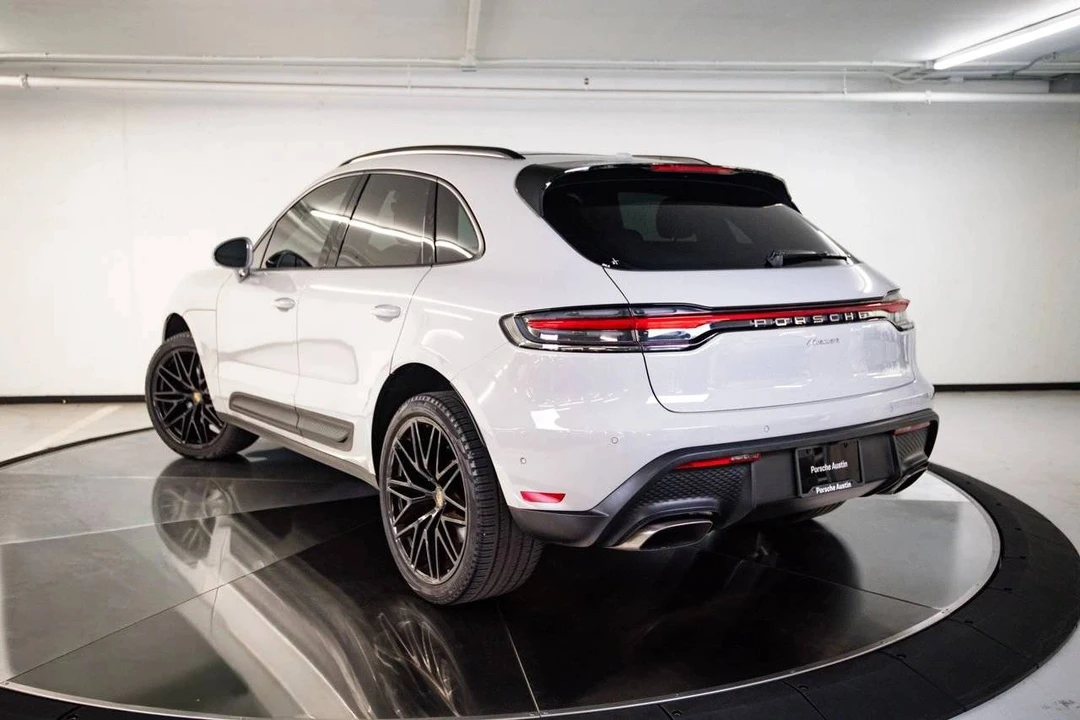 2024 Porsche Macan - Image 4 of 5