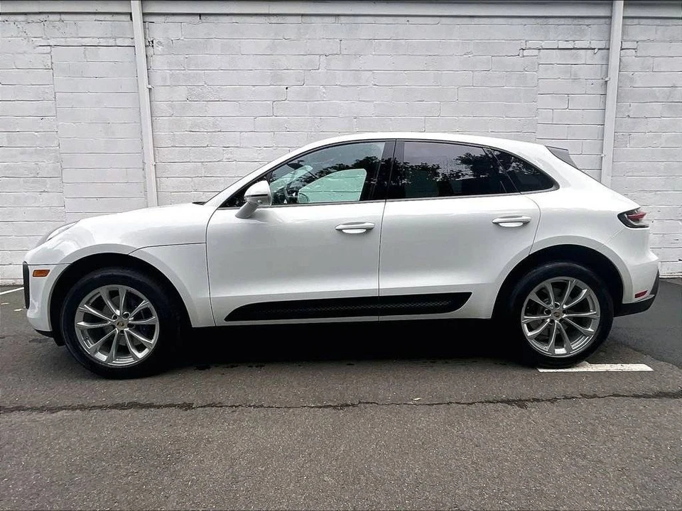 2024 Porsche Macan - Image 2 of 5