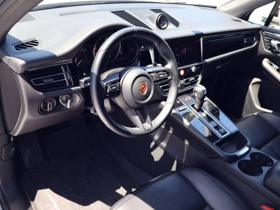 2024 Porsche Macan - Image 4 of 5