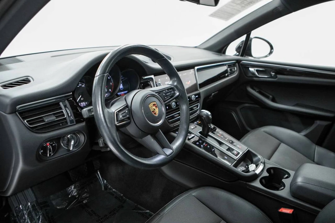 2024 Porsche Macan - Image 4 of 5