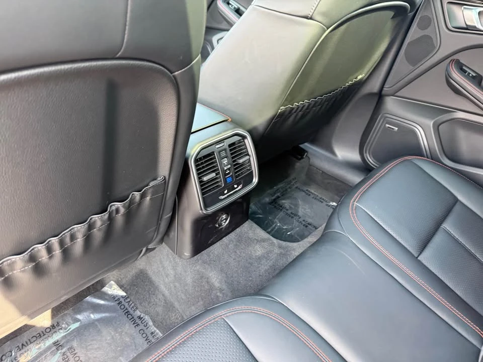 2024 Porsche Macan T - Image 9 of 18