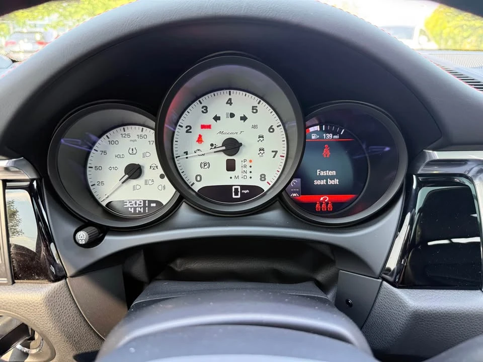 2024 Porsche Macan T - Image 13 of 18