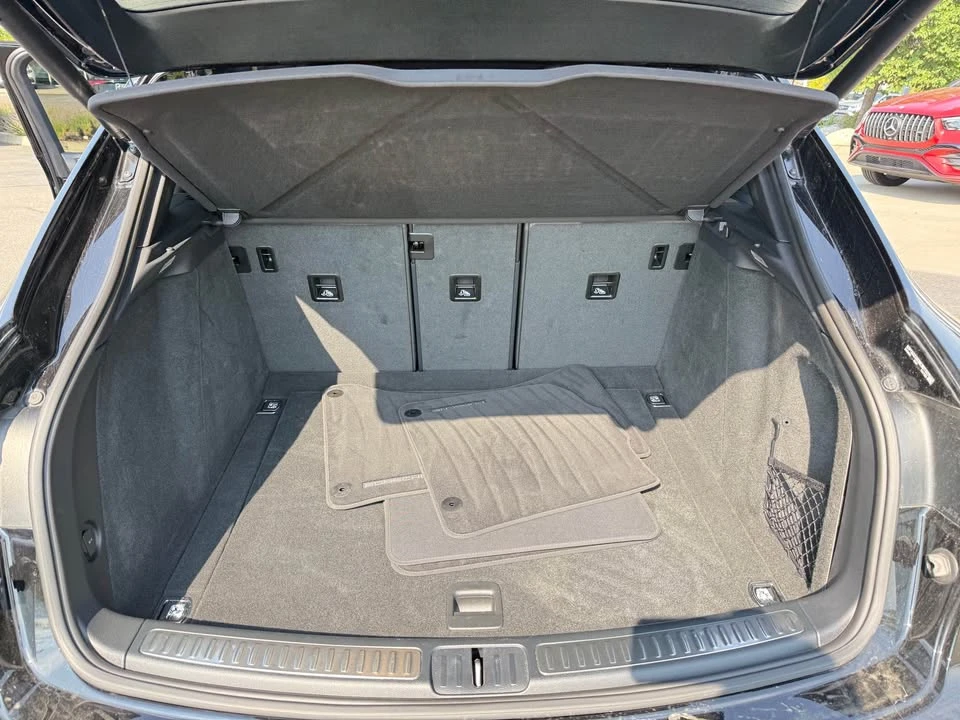 2024 Porsche Macan T - Image 10 of 18