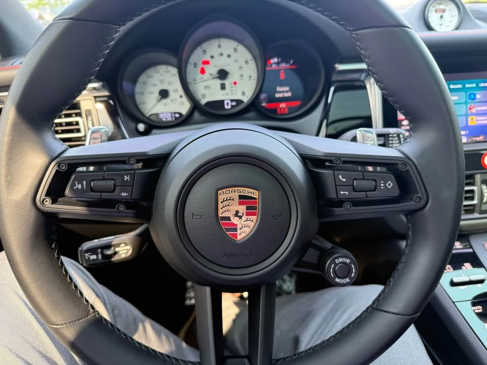 2024 Porsche Macan T - Image 12 of 18