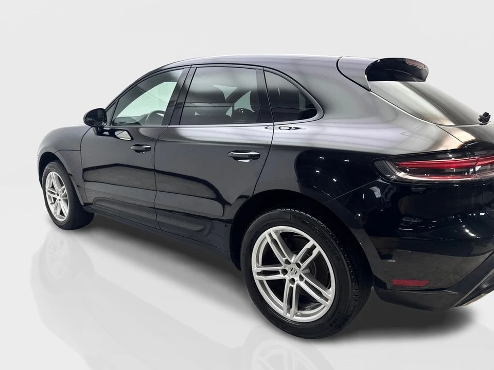 2024 Porsche Macan - Image 14 of 31
