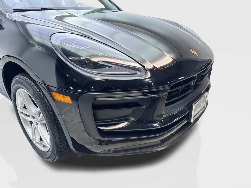 2024 Porsche Macan - Image 17 of 31