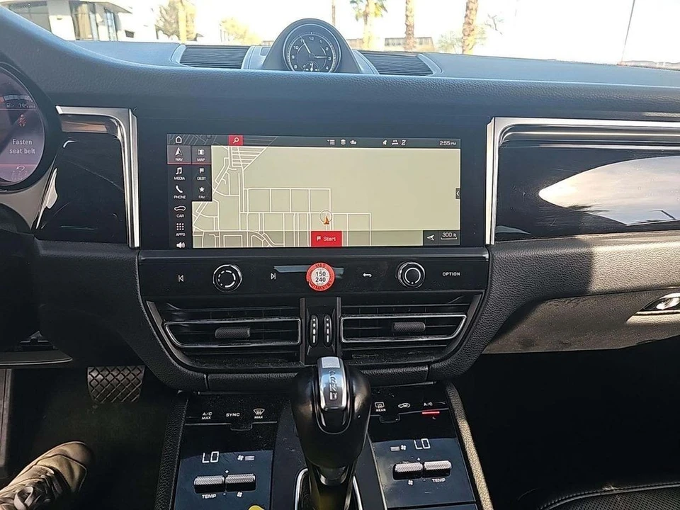 2024 Porsche Macan - Image 4 of 5