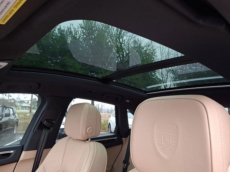 2024 Porsche Macan - Image 6 of 7
