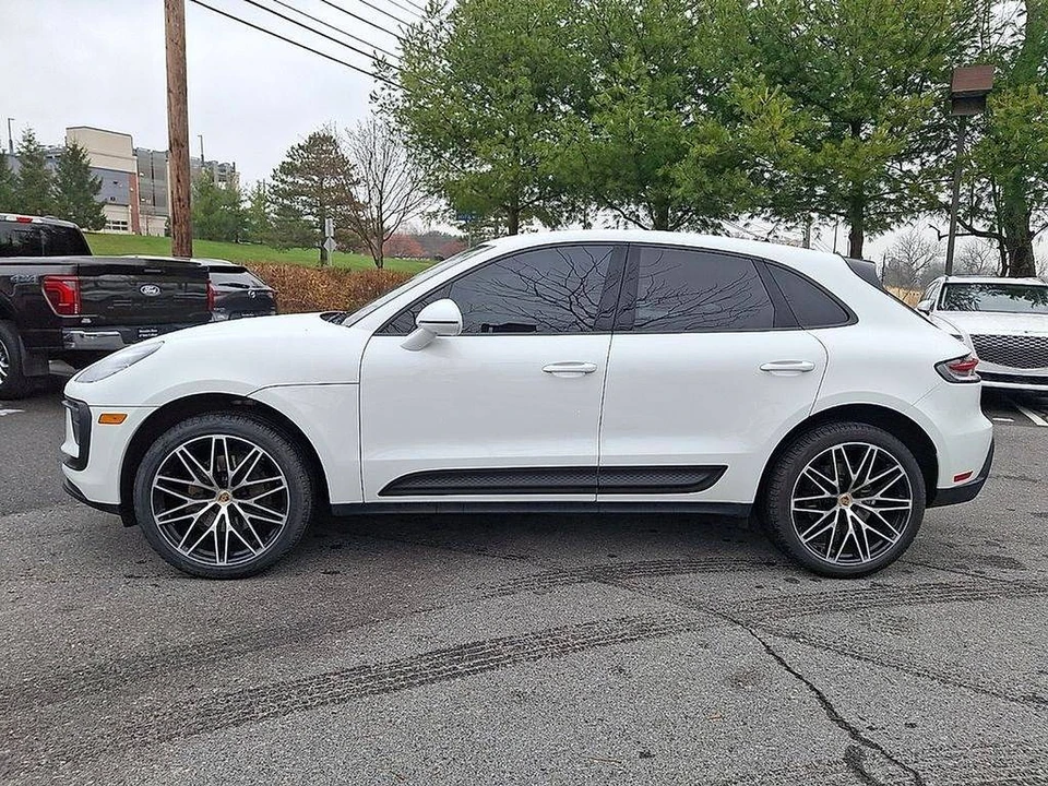 2024 Porsche Macan - Image 2 of 7
