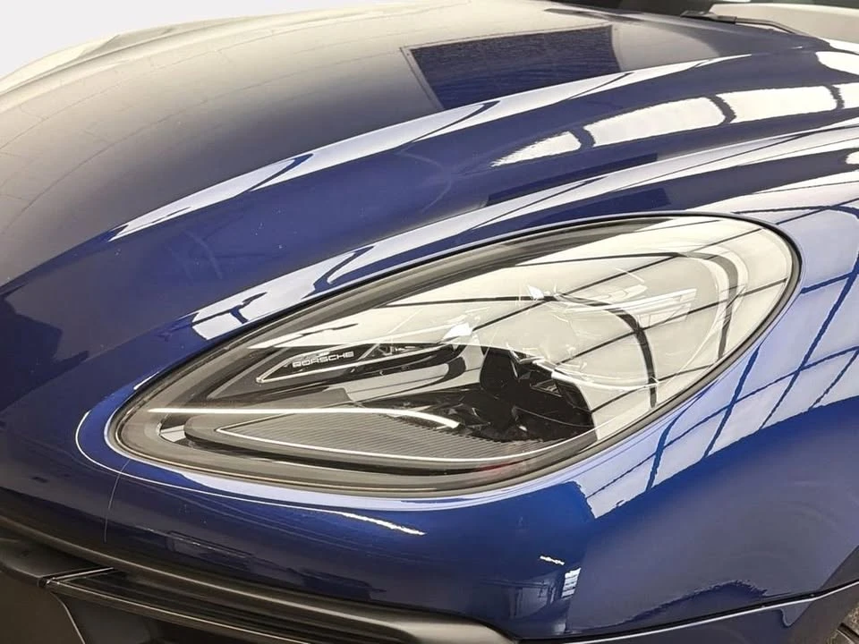 2024 Porsche Macan - Image 8 of 10