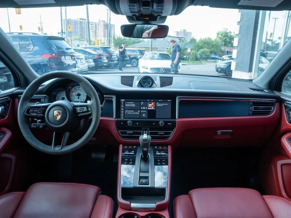 2024 Porsche Macan - Image 14 of 20