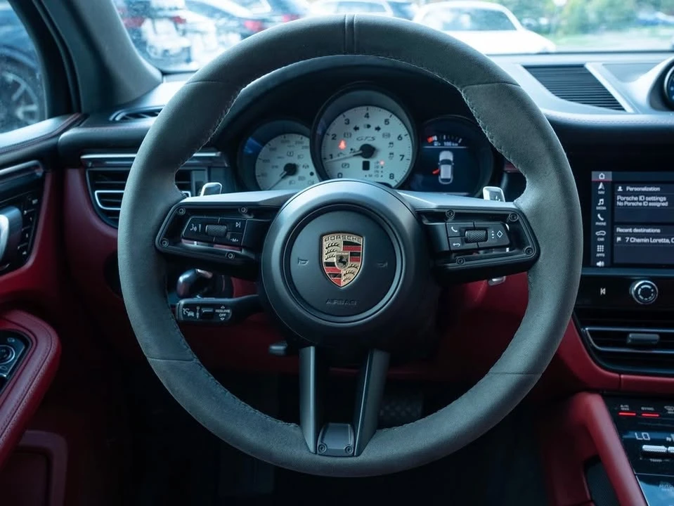 2024 Porsche Macan - Image 15 of 20