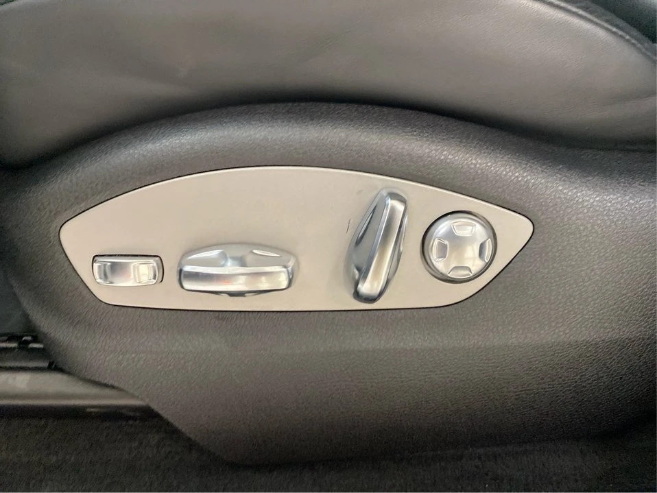 2024 Porsche Macan - Image 19 of 20