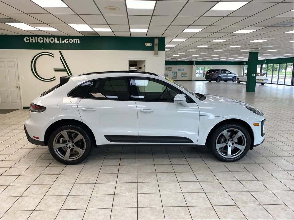 2024 Porsche Macan - Image 2 of 20