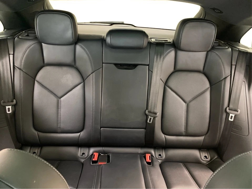 2024 Porsche Macan - Image 15 of 20