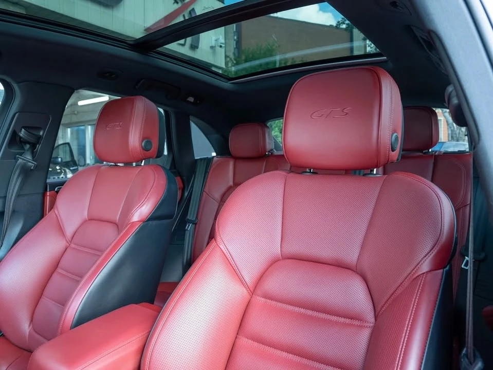 2024 Porsche Macan - Image 13 of 20