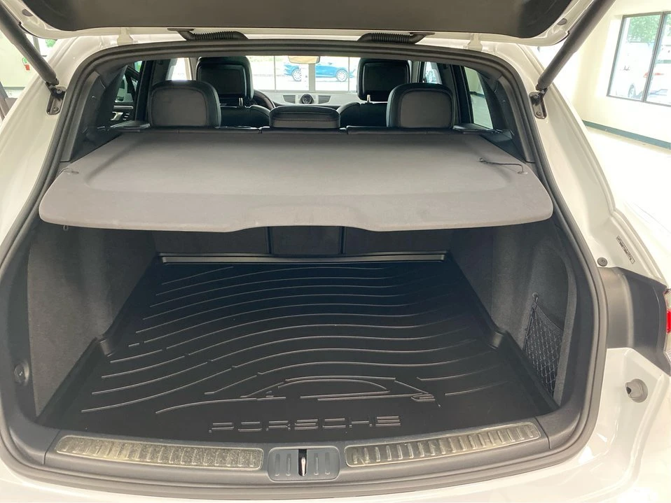 2024 Porsche Macan - Image 13 of 20